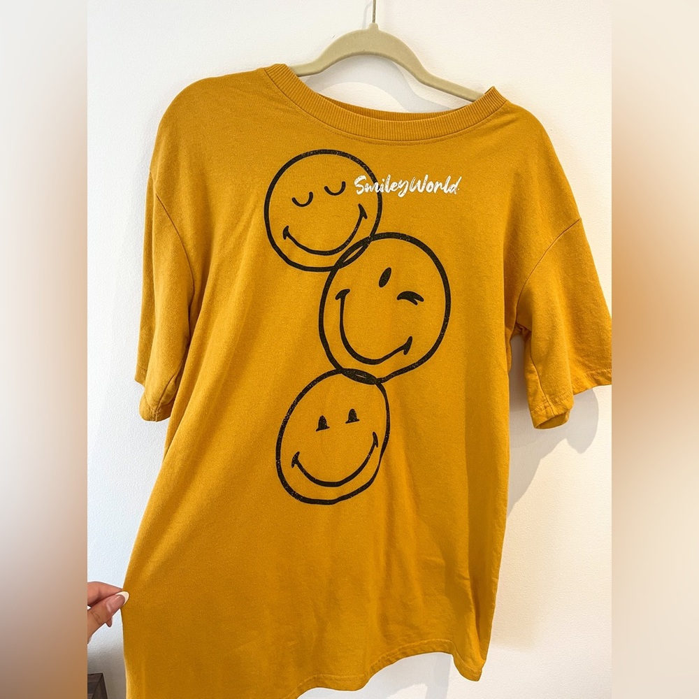 yellow smiley oversize tee
